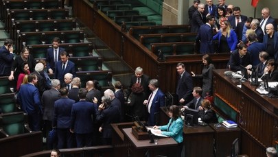 Czas na oddanie nagród minął! Kto spełnił obietnicę prezesa PiS? "Zestawienia przelewów nie ma"