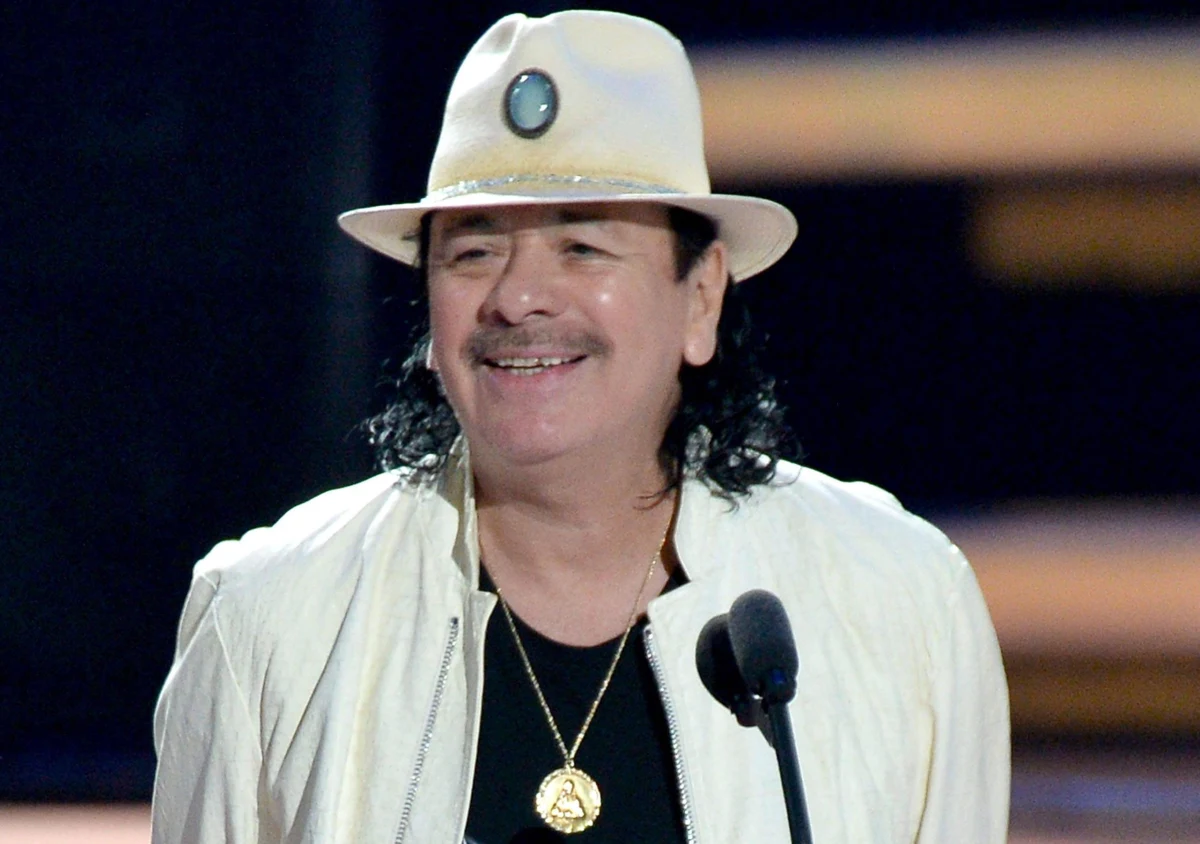 Koncert na Tauron Life Festival Oświęcim, wyjątkowym festiwalu z pokojowym przesłaniem, pokazuje, że „jesteśmy płomieniem, światłem, które rozświetla ciemność” – mówi w specjalnym wywiadzie dla RMF FM Carlos Santana. W rozmowie z Darkiem Maciborkiem podkreśla, „że nie niesie żadnej flagi państwowej, moją jedyną flagą i paszportem jest serce. Zespół Santana jest zaprzeczeniem mrocznej ignorancji.”