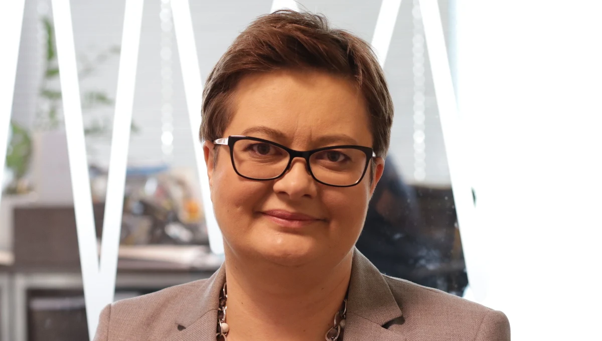 Czym różnimy się od PO? Przede wszystkim wartościami. Kwestie liberalne i światopoglądowe. Rozdział kościoła od państwa. Jesteśmy też za przyjęciem euro i nie ściemniamy. Jesteśmy proeuropejscy" – mówi gość Porannej rozmowy w RMF FM szefowa Nowoczesnej Katarzyna Lubnauer. "Pewien etap mamy za sobą. Coś się skończyło coś się zaczyna. Czasem słońce, czasem deszcz" – tak komentuje sytuację w Nowoczesnej. "Czuję się odpowiedzialna za długi. Ale ja ich nie zaciągałam" – podkreśla Katarzyna Lubnauer. 