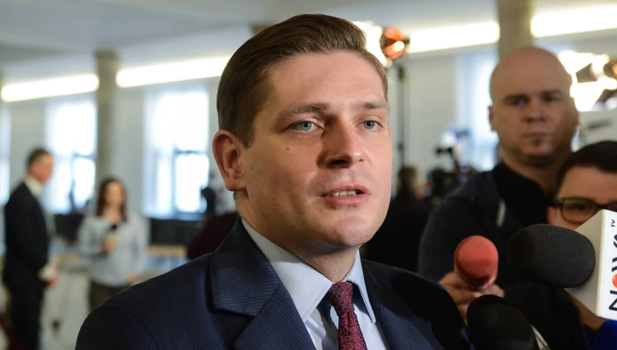 ​Były wiceszef MON Bartosz Kownacki także przekazał już swoją nagrodę na Caritas - dowiedział się reporter RMF FM. Rzeczniczka PiS mówiła dziś, że nie ma z nim kontaktu.