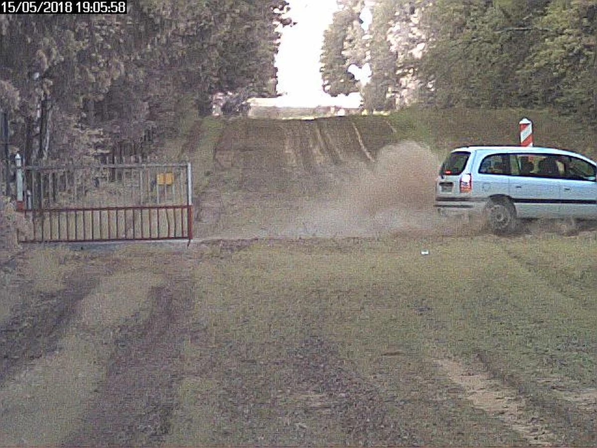 Funkcjonariusze Podlaskiego Oddziału Straży Granicznej ujawnili nietypowy przypadek nielegalnego przekroczenia granicy z Polski do Białorusi.