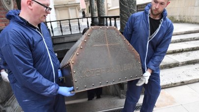 Sarkofag marszałka Józefa Piłsudskiego trafił do pracowni konserwatorskiej