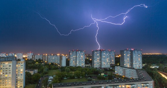 Ostrzeżenia przed burzami i silnym wiatrem wydali synoptycy dla sześciu województw. Alerty będą obowiązywać do wieczora w południowej i wschodniej Polsce.