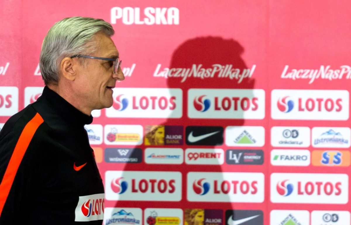 Selekcjoner reprezentacji Polski Adam Nawałka musi odrzucić 7 nazwisk. Ta węższa grupa pojedzie na zgrupowanie do Arłamowa. Zadanie niezwykle trudne, ale spróbujmy zastanowić się, kto nie jest niezbędny w mundialowej kadrze, oraz kto ma jeszcze czas na reprezentację. Choć daleko mi do influensera czy hedlajnera i same zapożyczenia z angielszczyzny mnie odrzucają, to spróbuje wytypować zawodników, którzy w węższej kadrze się nie znajdą. Albo chciałbym, żeby się nie znaleźli. Czy trafnie? Zobaczymy w piątek. 