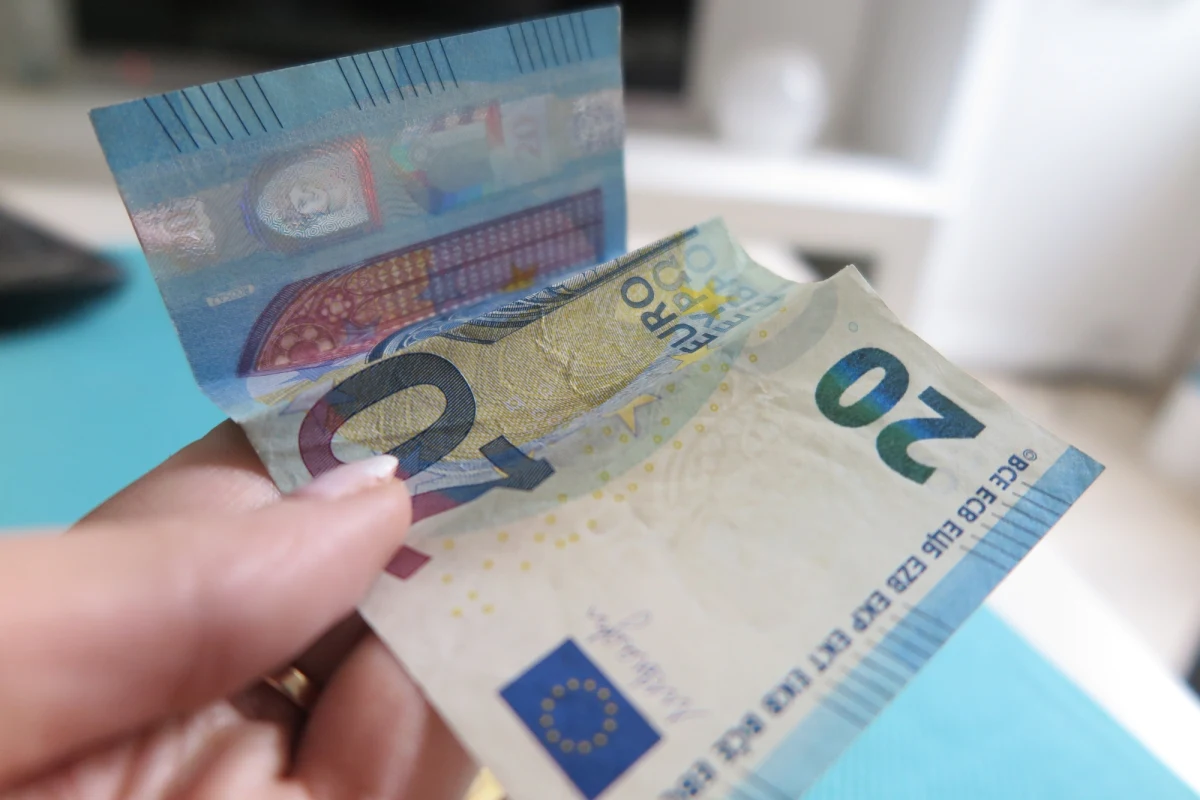 ​Kto nie chce na tym stracić dużych pieniędzy, będzie musiał mocno się nakombinować. Co zrobić, żeby wymienić walut najkorzystniej? To zależy od tego, które konkretnie waluty nas interesują.