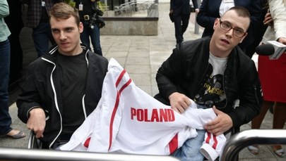 Protestujący Adrian i Kuba z zakazem wyjścia z Sejmu. Marszałek pisze o "medialnym show"