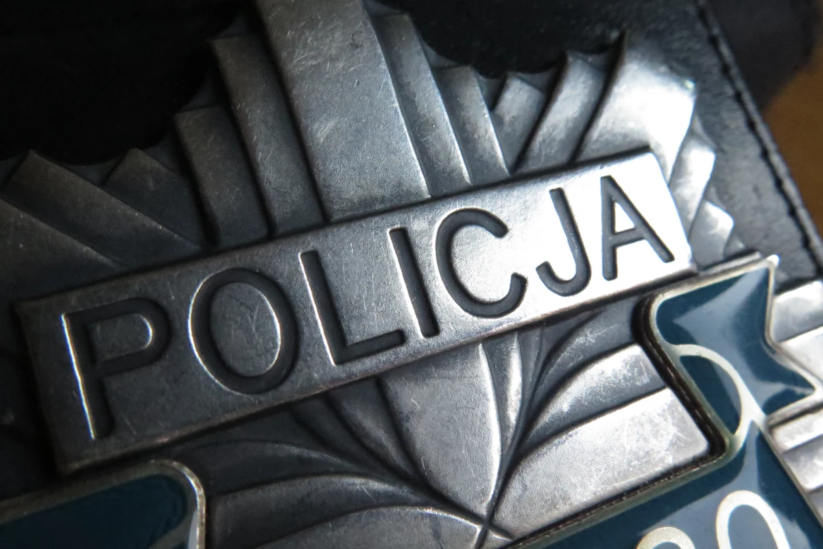 ​Naczelnik Wywiadu Kryminalnego z Komendy Wojewódzkiej Policji w Łodzi Zbigniew G. został zawieszony w czynnościach służbowych. Taką decyzję podjął w czwartek komendant insp. Andrzej Łapiński wobec policjanta, który w środę został zatrzymany razem z gangsterem "Masą".