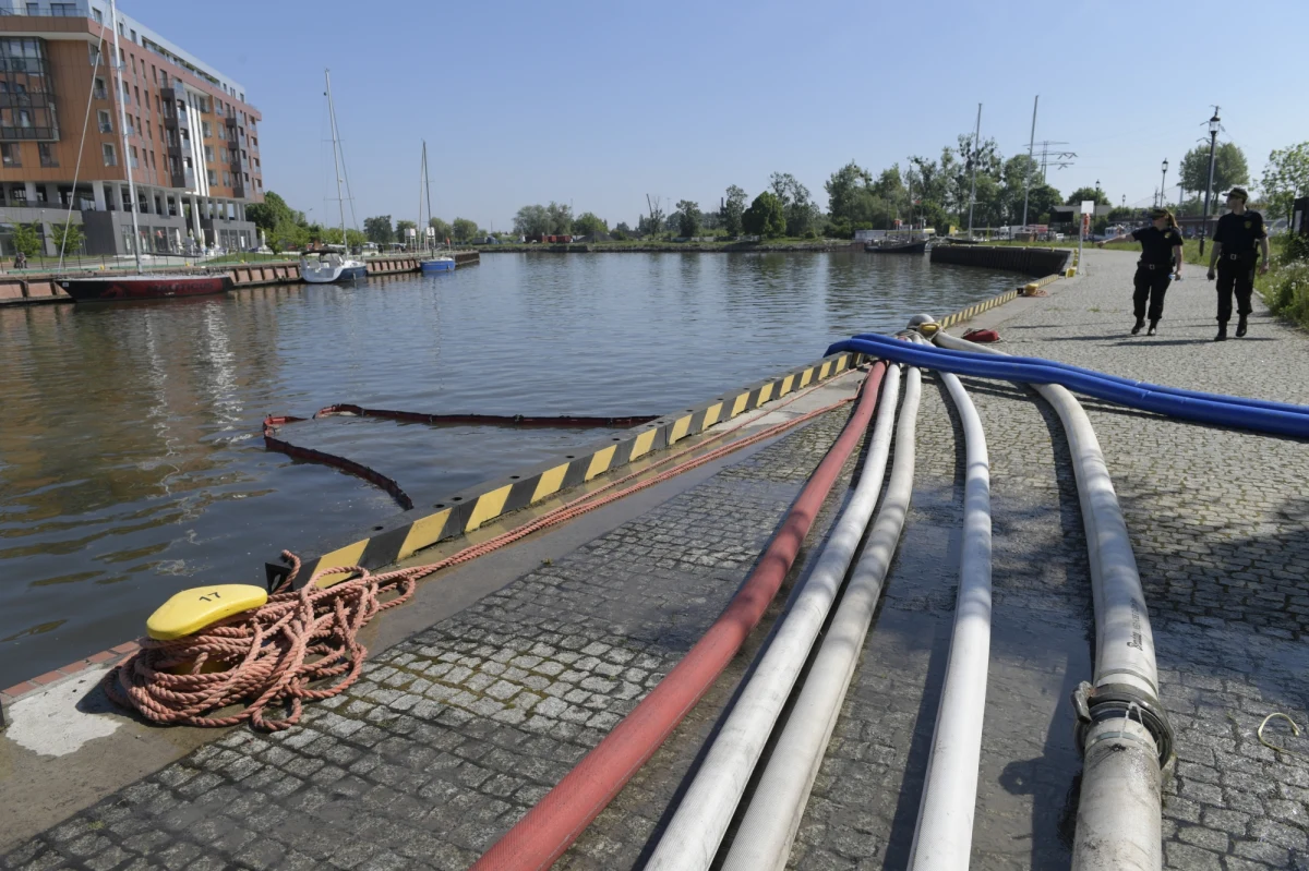 W gdańskiej Przepompowni Ścieków Ołowianka zainstalowano nowy silnik, dostarczony w nocy z Holandii, i uruchomiono pompę – poinformowała w czwartek spółka Saur Neptun Gdańsk, zarządzająca siecią wodociągowo-kanalizacyjną.