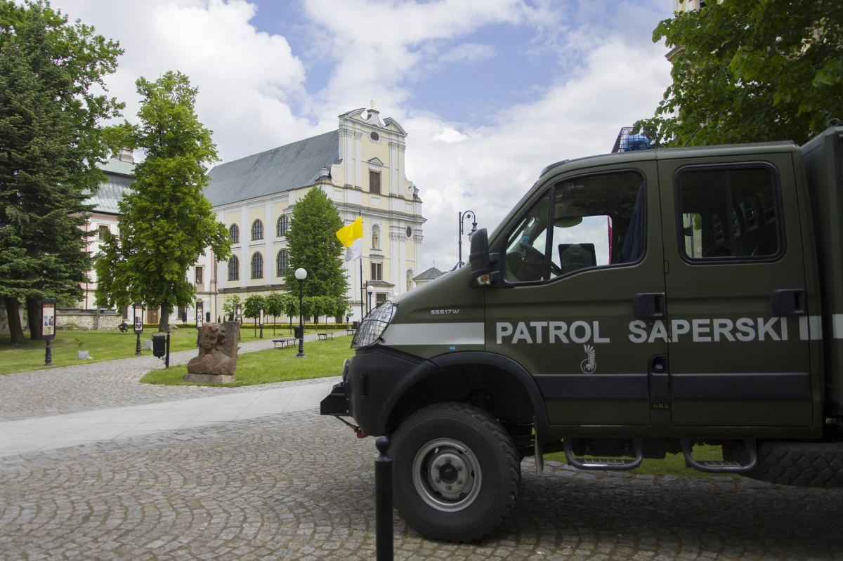 Ponad pół tysiąca metalowych przedmiotów znaleziono w czasie prac saperskich na terenie Pocysterskiego Opactwa w Krzeszowie. Nie brakuje wśród nich pozostałości po II wojnie światowej. Żaden przedmiot nie stwarzał bezpośredniego zagrożenia dla turystów.