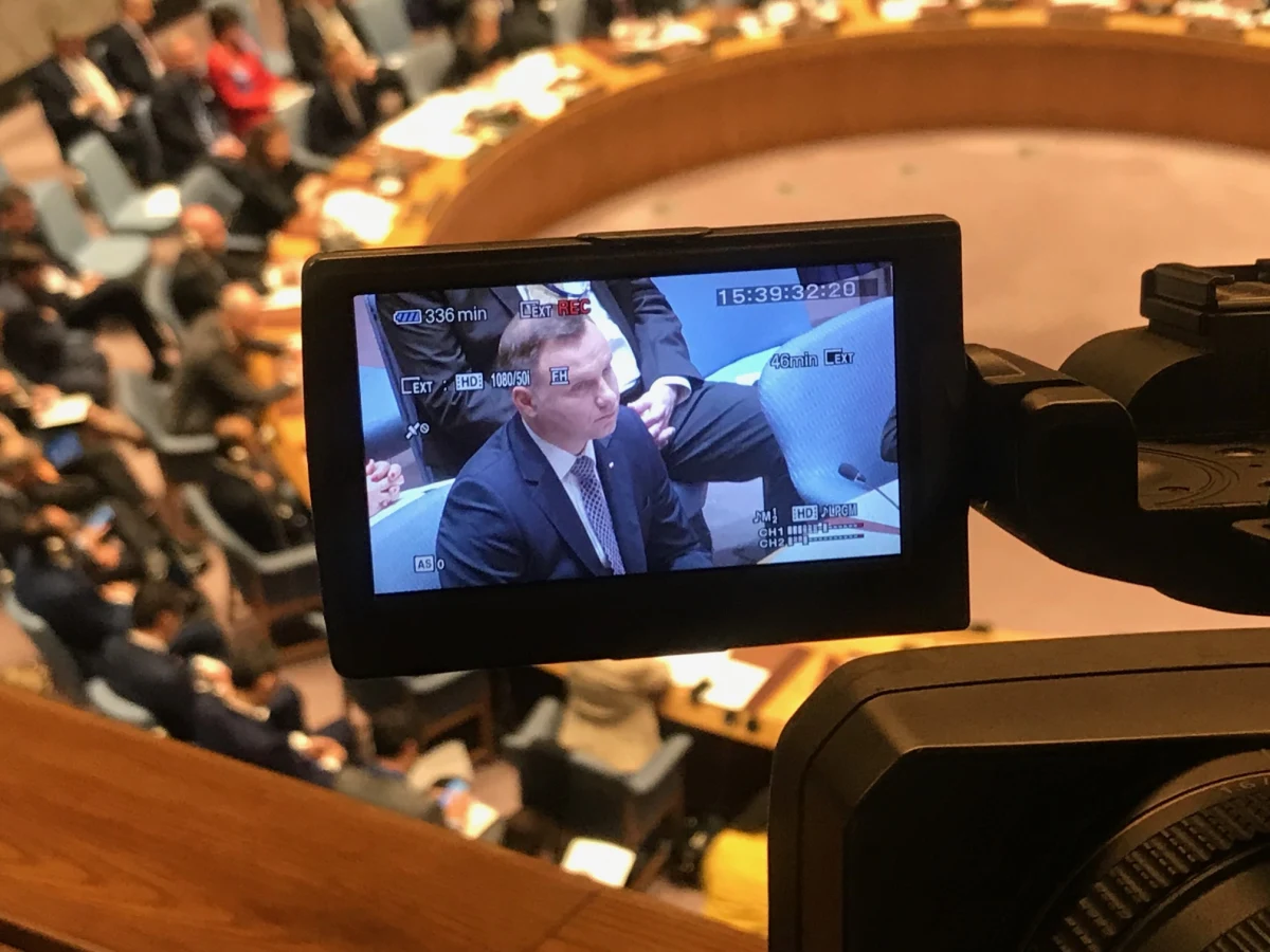 Nie ma pokoju bez prawa. Prawo międzynarodowe pozostaje najsilniejszym narzędziem dla cywilizowanych narodów, aby zapewnić długotrwały pokój - powiedział prezydent Andrzej Duda podczas debaty w Radzie Bezpieczeństwa ONZ w Nowym Jorku. W związku z objęciem przez Polskę przewodnictwa w Radzie Bezpieczeństwa Narodów Zjednoczonych prezydent prowadzi w czwartek w ONZ debatę otwartą wysokiego szczebla poświęconą roli prawa międzynarodowego w utrzymaniu pokoju i bezpieczeństwa na świecie.