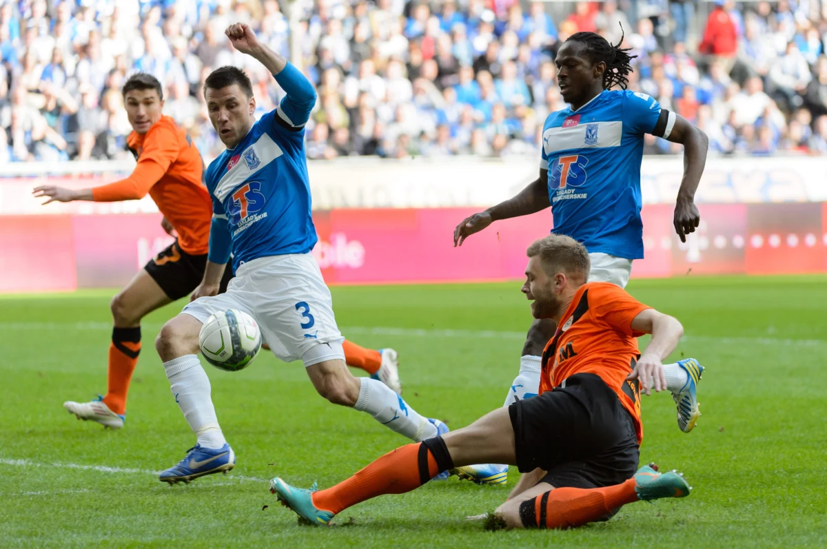 Lech Poznań ma nowego trenera. Wybór padł na Serba Ivana Djurdjevicia, który jako piłkarz grał w drużynie "Kolejorza" od 2007 do 2013 roku. Teraz jako trener Djurdjević ma spędzić w Poznaniu kolejne dwa sezony.