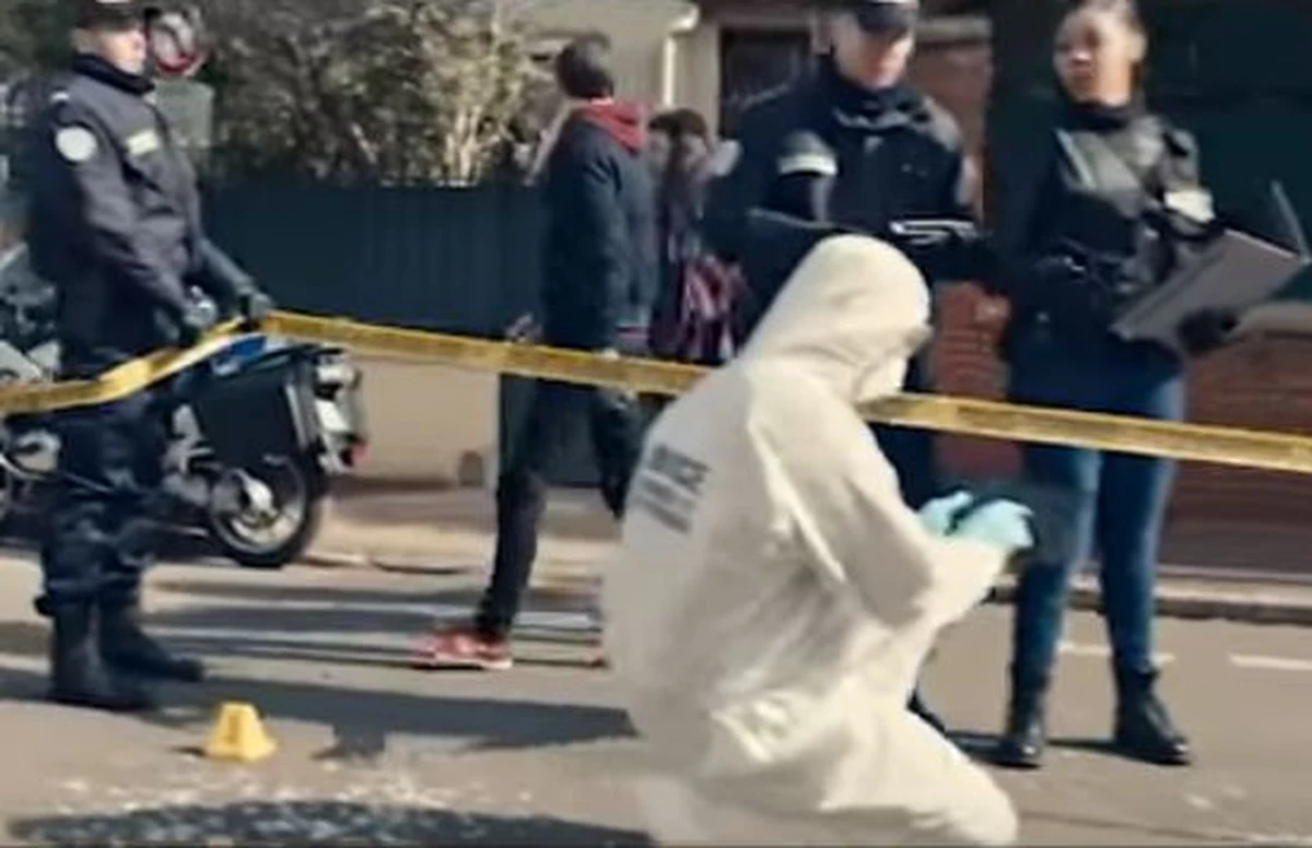 Aż 8000 dodatkowych policjantów chce jak najszybciej zatrudnić francuskie MSW w związku z utrzymującym się zagrożeniem ze strony islamskich terrorystów. We francuskich mediach pojawiły się reklamy zachwalające zawód stróża porządku.