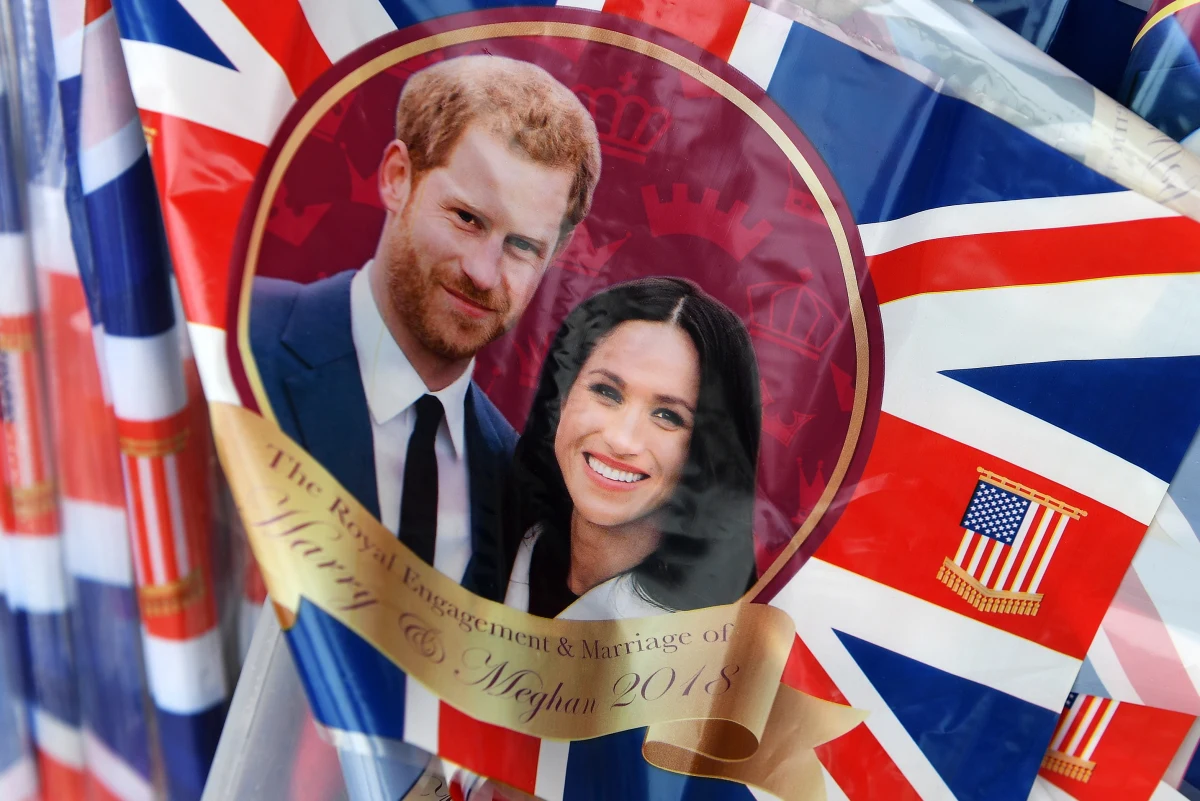 Ojciec księcia Harry’ego i następca brytyjskiego tronu, książę Karol, poprowadzi Meghan Markle do ołtarza. Takie oświadczenie wydał rzecznik Pałacu Kensington. Już jutro wnuk brytyjskiej królowej poślubi amerykańską aktorkę w kaplicy św. Jerzego na zamku w Windsorze.