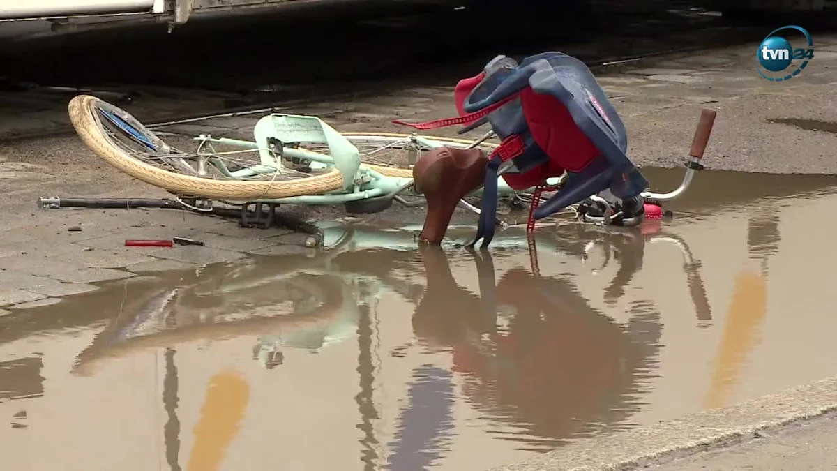 Policja we Wrocławiu wyjaśnia okoliczności wczorajszej tragedii na skrzyżowaniu ulic Sanockiej i Ślężnej. Autobus potrącił rowerzystkę, która wiozła dziecko. 43 latka-zmarła na miejscu. Niespełna pięcioletnie dziecko w ciężkim stanie trafiło do szpitala.