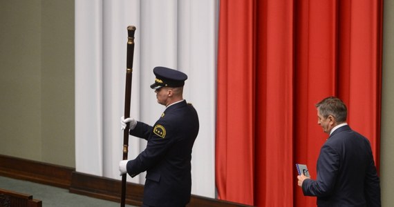 Nowe uprawnienia m.in. do użycia przymusu bezpośredniego, a także szerszy zakres zadań ochronnych zakłada ustawa o Straży Marszałkowskiej, które weszła dziś w życie. Do tej pory przepisy o Straży Marszałkowskiej znajdowały się w obowiązującej od lutego ustawie o Służbie Ochrony Państwa.