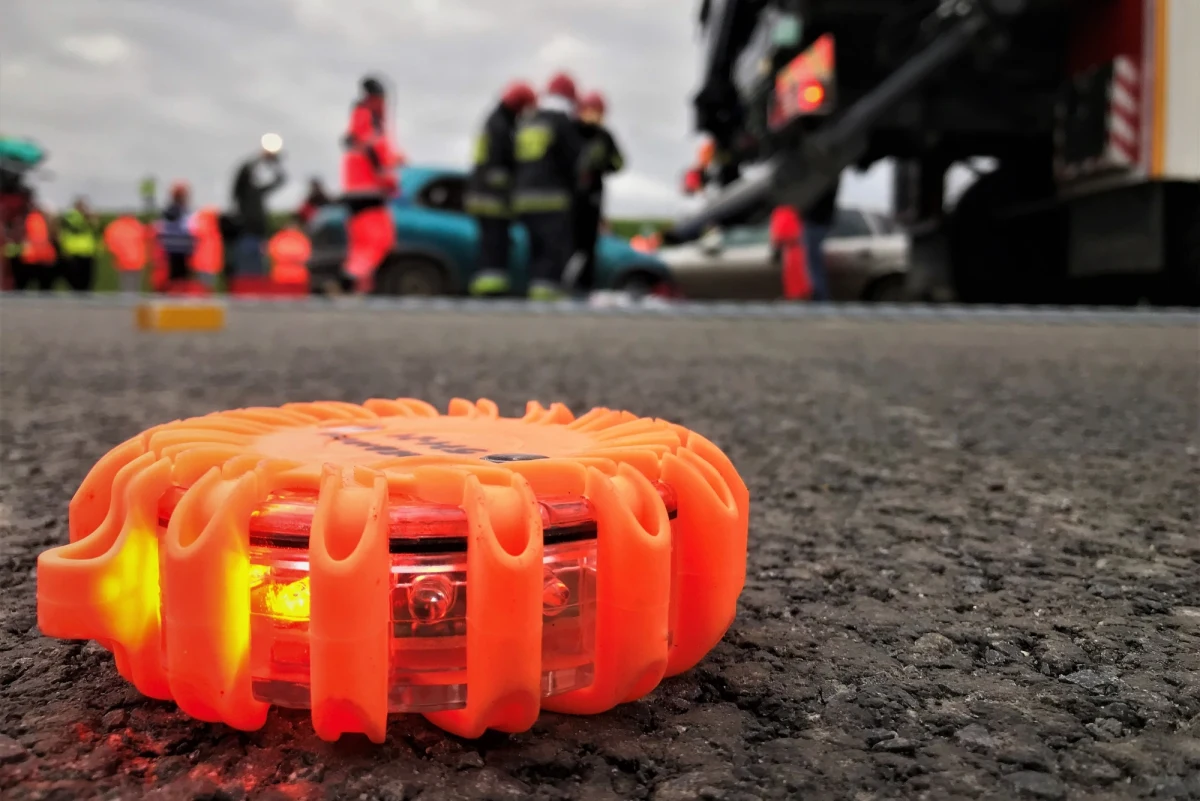 ​W nocy w szpitalu zmarły 25-latka oraz dwuletnia dziewczynka, ofiary sobotniego wypadku na drodze krajowej nr 74 w Miedzianej Górze (Świętokrzyskie) - poinformował oficer prasowy kieleckiej policji Karol Macek. Wcześniej śmierć na miejscu poniosły dwie osoby.