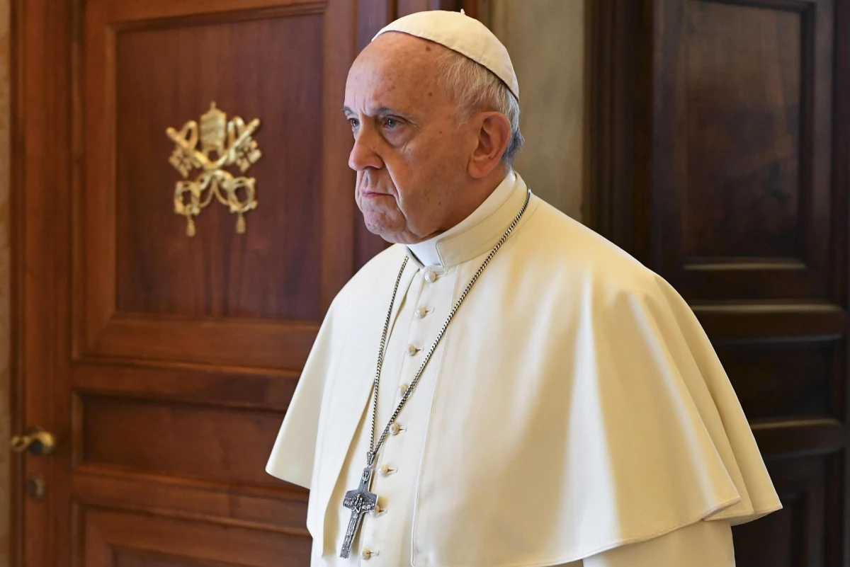 Papieski jałmużnik arcybiskup Konrad Krajewski otrzyma godność kardynała - ogłosił w niedzielę Franciszek w południe podczas spotkania z wiernymi w Watykanie. Wraz z 54-letnim polskim arcybiskupem kardynałami zostanie łącznie 14 dostojników z całego świata.