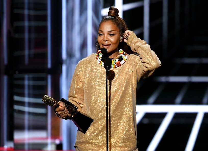W niedzielę 20 maja w Los Angeles odbyła się gala rozdania nagród Billboard Music Awards. Największymi zwycięzcami ceremonii byli panowie: Kendrick Lamar, Ed Sheeran, Luis Fonsi oraz Bruno Mars. Co jeszcze wydarzyło się na gali?
