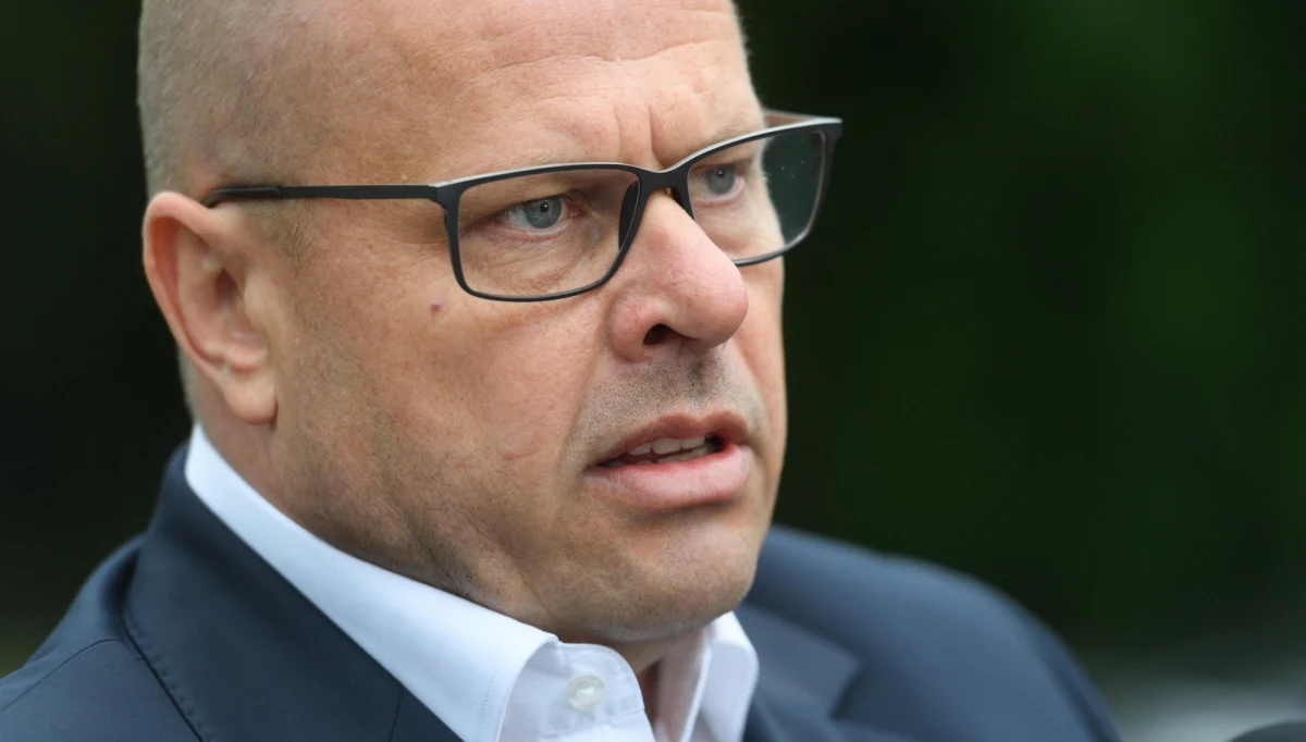 Funkcjonariusze CBA przekroczyli swoje uprawnienia - uważa były szef KGP Zbigniew Maj, który w środę został zatrzymany przez służby. Dodał również, że otrzymał od funkcjonariusza CBA propozycję złagodzenia zarzutów, jeśli obciąży jednego z ministrów rządu PO-PSL. 