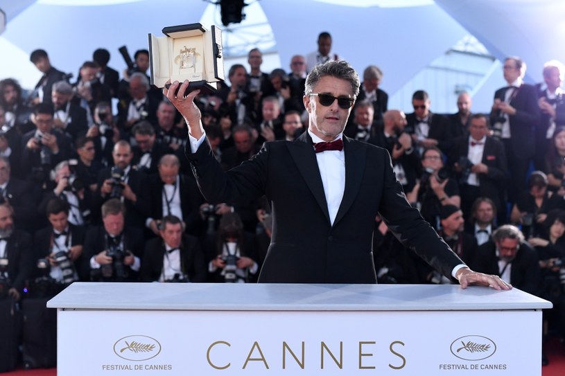 ​Film "Zimna wojna" do ostatnich chwil walczył o Złotą Palmę - dziękuję całemu polskiemu zespołowi obecnemu w Cannes za godne reprezentowanie polskiej kinematografii - oświadczył wicepremier, minister kultury Piotr Gliński.