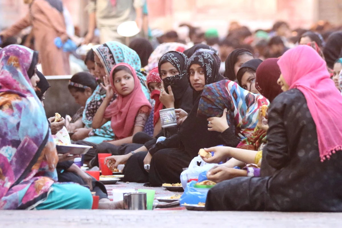 Duńska minister ds. imigracji i integracji Inger Stojberg wezwała muzułmanów, żeby brali urlop na czas ramadanu ze względu na bezpieczeństwo w pracy. W tym okresie muzułmanie powinni pościć od wschodu do zachodu słońca.