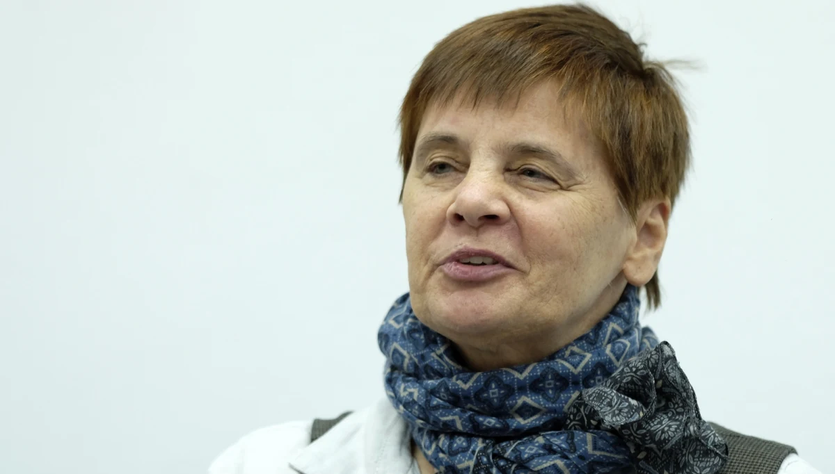 "Każdy z nas może stać się niepełnosprawnym, albo za młodu, albo na starość. Wszystkich nas to czeka. Tym bardziej powinniśmy zauważać problemy tych ludzi" - mówi w Popołudniowej rozmowie w RMF FM Janina Ochojska. Szefowa Polskiej Akcji Humanitarnej zwraca uwagę, że jest potrzebne większe wsparcie protestu ze strony całego społeczeństwa: "Ja bym nie wskazywała jakieś grupy zawodowej. W każdej grupie zawodowej mogą być osoby niepełnosprawne. Jeżeli uważamy, że tym ludziom jest potrzebna pomoc, to ja bym się spodziewała większego poparcia, jak na skalę tego problemu. Bo niepełnosprawni nie są atrakcyjni. Ten problem nie jest atrakcyjny" - mówi gość Marcina Zaborskiego. Zapytana o to, czy chciałaby dołączyć do protestu zwraca uwagę, że warunki dla osób niepełnosprawnych w Sejmie są bardzo trudne. „Musiałabym mieć asystenta, ktoś kto by mi pomógł. Warunki bytowania dla osób niepełnosprawnych są tam tak trudne, że ja nie wiem czy bym się zdecydowała. (..) Jak widzę, jak panie siedzą przy parapetach i jedzą, to mi byłoby to bardzo trudno zrobić” - mówi Ochojska. Zwraca też uwagę na to, z czego wynika tak duża determinacja protestujących: „Niepełnosprawni i ich rodzice nie maja innego wyjścia. Jeżeli oni wyjdą z Sejmu bez osiągnięcia celu, to sprawa osób niepełnosprawnych już nigdy nie wróci. (...)Te osoby, które tam są, to są pewnym symbolem. Oni też nie reprezentują całego środowiska osób niepełnosprawnych, wszystkich złożonych problemów, które wiążą się z egzystencją osoby niepełnosprawnej. To są osoby, które zdecydowały się na ten protest. Ja ich podziwiam za tą odwagę i uważam, że powinni wytrwać do końca. Chętnie im pomogę” - mówi Ochojska.