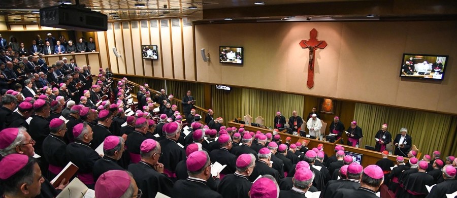 Papież Franciszek w przemówieniu na inauguracji obrad Konferencji Episkopatu Włoch mówił biskupom w poniedziałek, że nie można głosić ubóstwa i jednocześnie "żyć jak faraon". Przyznał, że na kryzys powołań wpływ mają skandale ujawniane w Kościele.