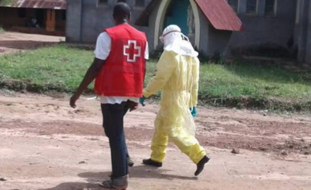 W mieście Mbandaka w północno-zachodniej części Demokratycznej Republiki Konga w poniedziałek rozpoczęto kampanię szczepień przeciwko eboli - podał Reuters. Jako pierwszy został zaszczepiony personel medyczny.