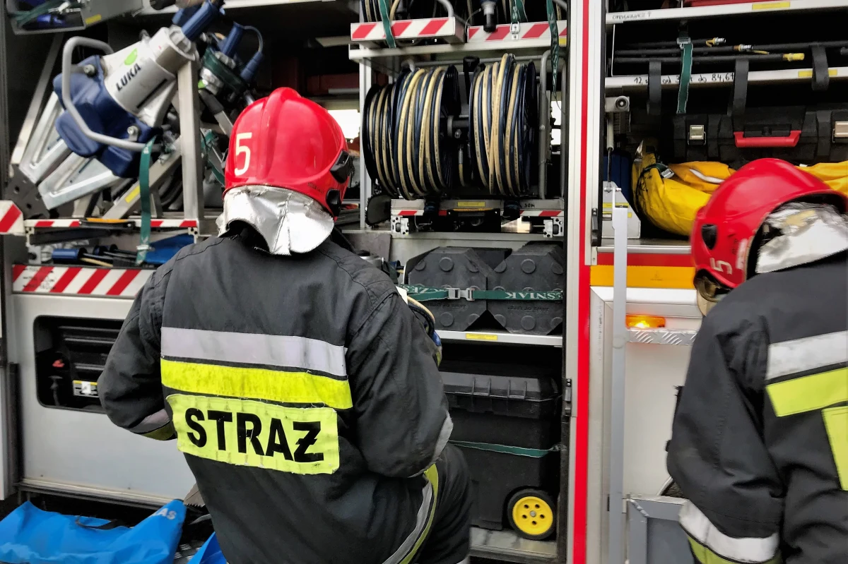 ​Jedna osoba odniosła obrażenia po wybuchu gazu w kamienicy w Gorzowie Wlkp. Na miejscu działają strażacy, jest policja i inspektorzy nadzoru budowlanego - poinformował oficer prasowy Komendy Miejskiej PSP Bartłomiej Mądry.