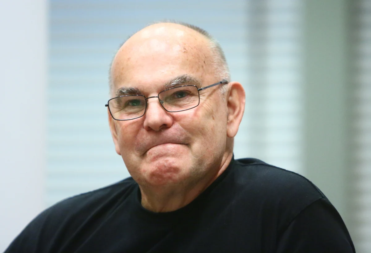 Janusz Majer nie jest już szefem Polskiego Himalaizmu Zimowego. Z kierownictwa PHZ odchodzi też jego zastępca Jerzy Natkański. "Mając na uwadze rozwój Programu Polski Himalaizm Zimowy 2016-2020 im. Artura Hajzera, jak również wyzwania stojące przez kadrą naszych himalaistów chcielibyśmy oficjalnie poinformować o zmianach, które dokonały się w ostatnich dniach w programie PHZ" – czytamy w komunikacie.