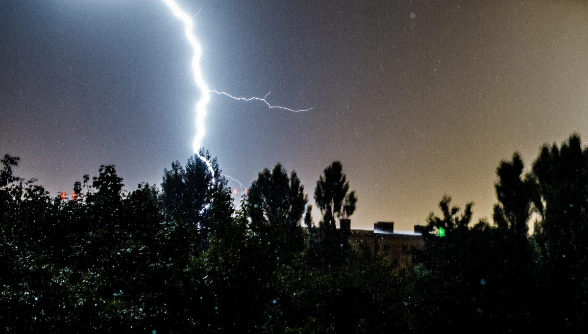 Instytut Meteorologii i Gospodarki Wodnej wydał we wtorek alerty pogodowe pierwszego stopnia dla sześciu województw w związku z prognozowanymi burzami z gradem. Mają one wystąpić w północnej, centralnej i wschodniej Polsce.