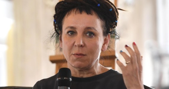 Olga Tokarczuk została laureatką prestiżowej literackiej Międzynarodowej Nagrody Bookera. Wyróżniono ją za powieść "Bieguni" w tłumaczeniu Jennifer Croft. Tokarczuk stała się jednocześnie pierwszym polskim laureatem w historii tej nagrody .