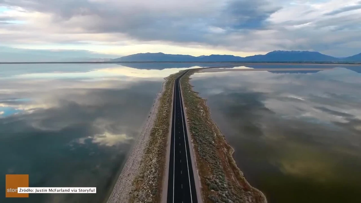 Miłośnik dronów Justin McFarland udał się do Utah w USA, gdzie nagrywał wyspę Antelope. Jego oczom ukazała się droga położona na wąskim pasie ziemi otoczonym wodą. Justin nie wahał się ani chwili i nagrał ten widok o zachodzie słońca. Efekt zapiera dech w piersiach.