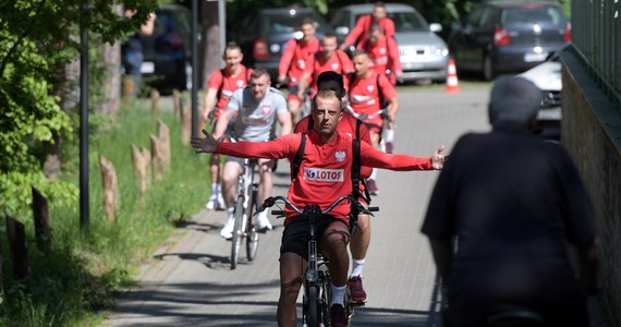 ​Czternastu piłkarzy z szerokiej kadry na mistrzostwa świata pojawiło się na pierwszym podczas zgrupowania w Juracie treningu na boisku w pobliskiej Jastarni. Po południu kadrowicze mają zaplanowane spotkanie z prezydentem Andrzejem Dudą.