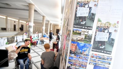 Centrum Informacyjne Sejmu odpowiada na zarzuty europosła dot. protestu niepełnosprawnych