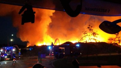 Ogień w składowisku śmieci w Olsztynie, strażacy w akcji