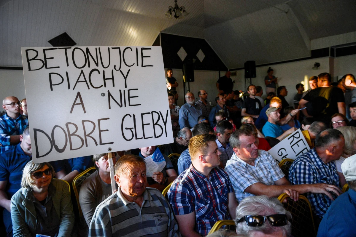 Będzie referendum w Baranowie w sprawie lokalizacji Centralnego Portu Lotniczego. Nie ma podstaw do uchylenia uchwały gminy w tej sprawie przez wojewodę. Rada Gminy Baranów 18 kwietnia podjęła uchwałę o referendum ws. CPK. Termin jego przeprowadzenia został wyznaczony na 17 czerwca. W środę przez prawie pięć godzin trwało spotkanie w Baranowie pełnomocnika rządu ds. Centralnego Portu Komunikacyjnego Mikołaja Wilda z mieszkańcami i wójtem gminy.