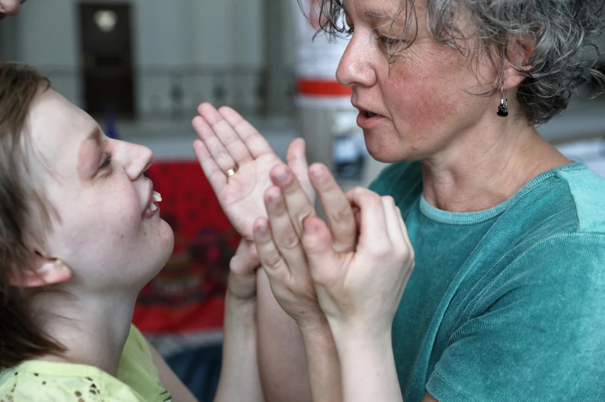 Największa unijna organizacja skupiająca osoby z niepełnosprawnościami interweniuje w sprawie protestu w Sejmie. "Śledzimy z zaniepokojeniem doniesienia o złym traktowaniu niepełnosprawnych. Warunki są skandaliczne" - piszą w otwartym liście niepełnosprawni z European Disability Forum. 