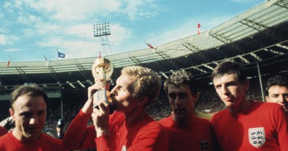 Zagadka kradzieży pucharu świata wyjaśniona? Brytyjskie media podają tożsamość złodzieja, który w 1966 roku skradł piłkarskie trofeum, zanim zostało ono wręczone zwycięskiej drużynie na Wembley. 