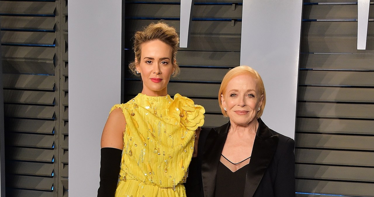 Amerykańska aktorka Sarah Paulson jest zdania, że różnica 32 lat między nią a jej życiową partnerką Holland Taylor, nie ma dla niej - w odróżnieniu od plotkarskich portali - żadnego znaczenia.