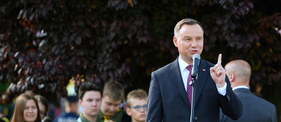 Prezydent Andrzej Duda oraz sekretarz generalny NATO Jens Stoltenberg spotkają się w poniedziałek w Belwederze, przy okazji odbywającej się w Warszawie wiosennej sesji Zgromadzenia Parlamentarnego NATO. Po rozmowach zaplanowano konferencję prasową.