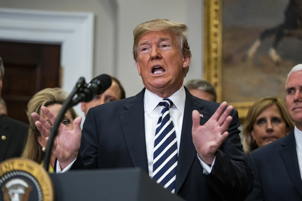 ​Wiceminister spraw zagranicznych Korei Płn. Kim Kye Gwan oświadczył, że jego kraj jest gotów do do rozwiązywania problemów z USA "kiedykolwiek i jakkolwiek" - poinformowała północnokoreańska agencja prasowa KCNA.. Jest to pierwsza reakcja Pjongjangu na odwołanie przez prezydenta USA spotkania z przywódcą Korei Płn. "Odnosimy się z wielkim poważaniem do wysiłków prezydenta Trumpa, bez precedensu w porównaniu z innymi prezydentami, aby doprowadzić do historycznego szczytu"- powiedział wiceminister.