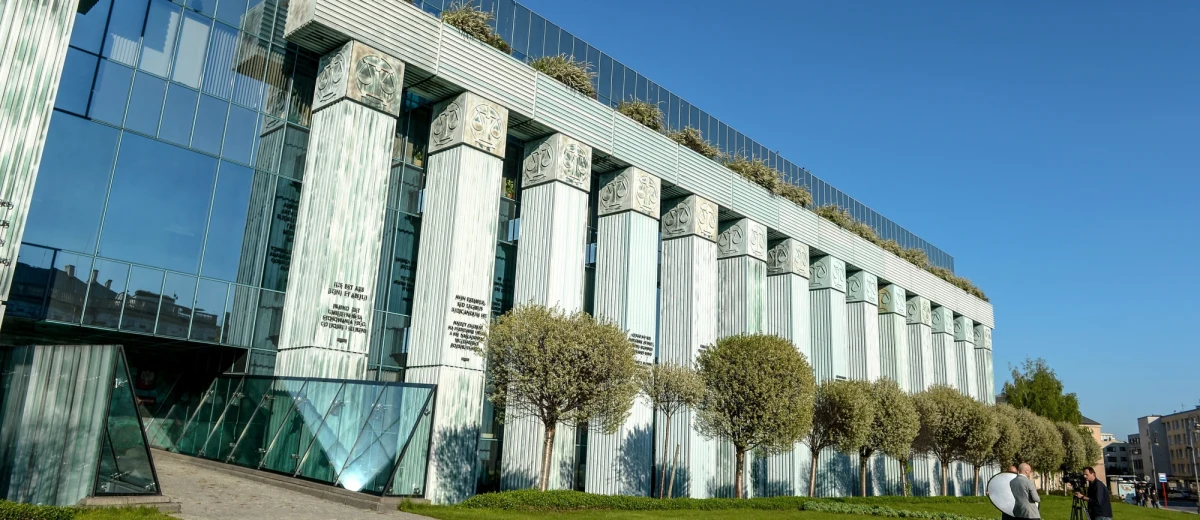 ​Fiasko naboru na ławników do Sądu Najwyższego. Wczoraj minął termin zgłaszania kandydatów społecznych do pracy w Sądzie Najwyższym - na 36 stanowisk zgłosiło się jednak tylko... 19 kandydatów, a więc zaledwie połowa - informuje dziennikarz RMF FM Tomasz Skory.