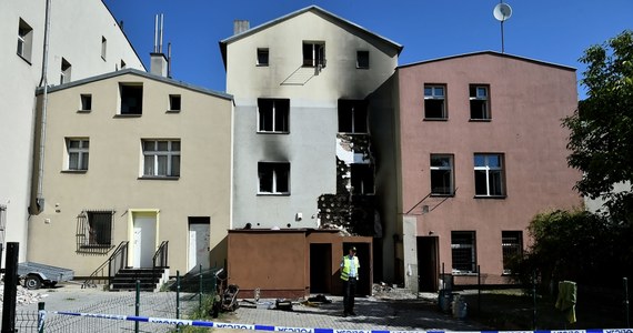 Prokuratura Rejonowa w Tczewie postawiła 53-letniemu mężczyźnie zarzut podpalenia kamienicy w centrum Tczewa. W wyniku pożaru zginęły dwie osoby, a dziewięć zostało rannych.