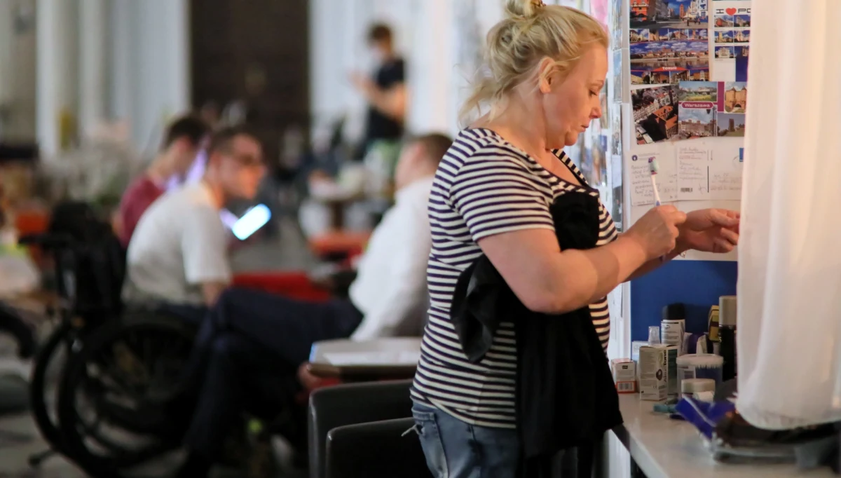 Chciałam zaapelować do osób, które protestują w Sejmie, o zakończenie tej formy protestu i o to, abyśmy - tak jak deklarowała dzisiaj opozycja - usiedli razem i pracowali nad mapą drogową systemu wsparcia osób niepełnosprawnych - oświadczyła rzeczniczka rządu Joanna Kopcińska.