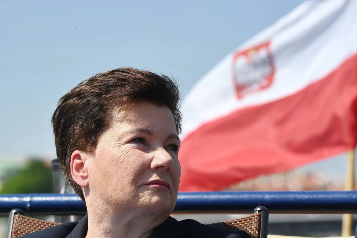 Prezydent stolicy Hanna Gronkiewicz-Waltz objęła patronatem Parlament Dzieci i Młodzieży, który ma się zebrać 1 czerwca na terenie Uniwersytetu Warszawskiego. Tego dnia obradować miał XXIV Sejm Dzieci i Młodzieży. Ze względu na trwający w gmachu Sejmu protest posiedzenie zostało przesunięte. 