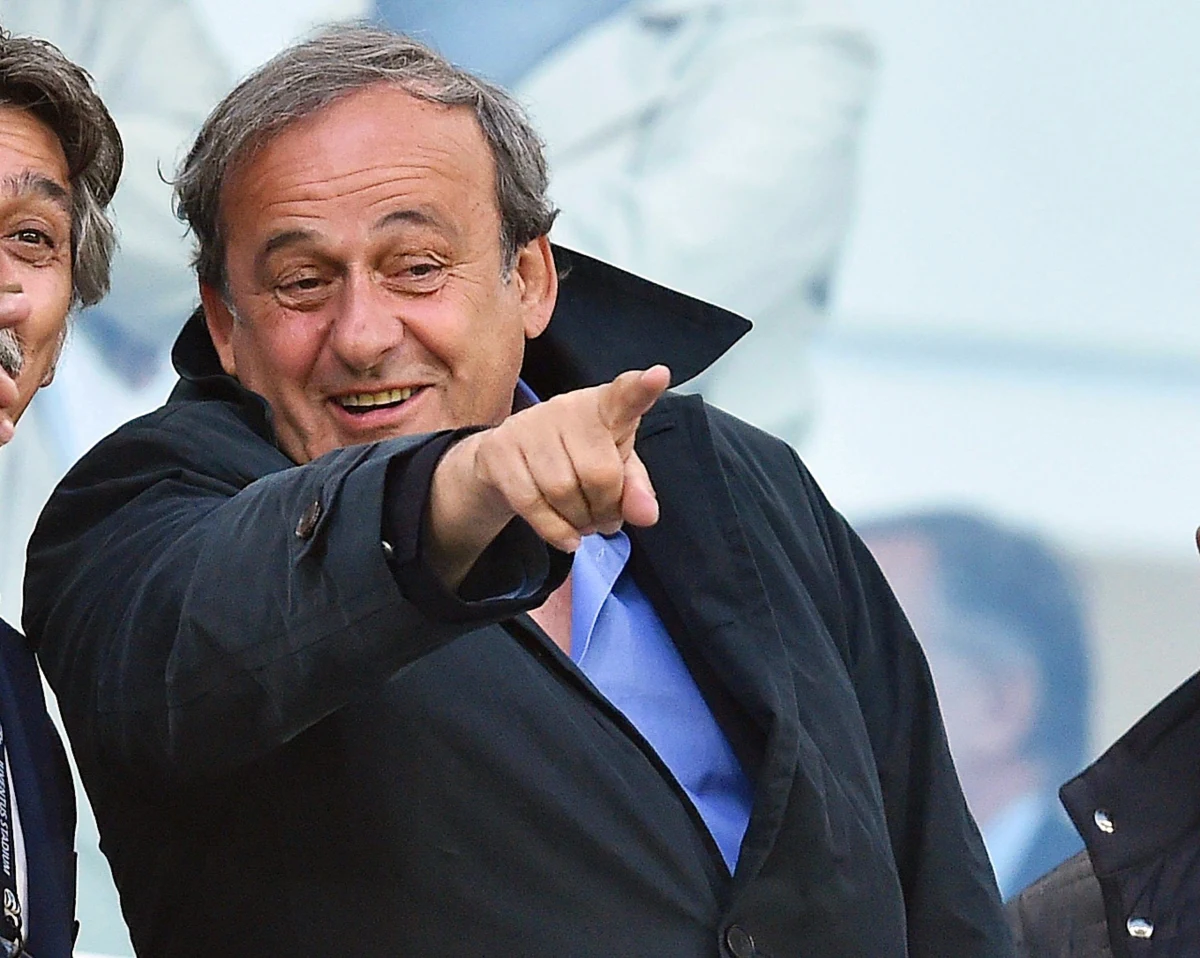 Były prezydent UEFA Michel Platini, zawieszony przez Międzynarodową Federację Piłkarską w związku z podejrzeniem korupcji, został oczyszczony z zarzutów przez szwajcarski wymiar sprawiedliwości. Taką informację podał w piątek wieczorem "Le Monde". Dziennik powołał się na list, podpisany przez prokuratora ministerstwa Konfederacji Szwajcarskiej Cedrica Remunda z datą 24 maja i adresowany do Vincenta Solariego, adwokata Platiniego.