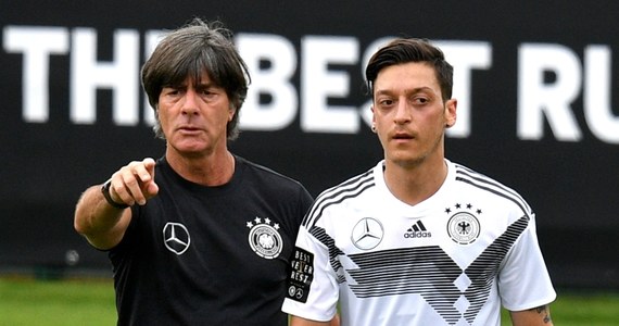 ​Selekcjoner piłkarskiej reprezentacji Niemiec Joachim Loew jest według angielskich mediów najlepiej opłacanym trenerem spośród tych, którzy poprowadzą zespoły w mistrzostwach świata w Rosji. Jego roczne zarobki mają wynosić 3,31 mln funtów.