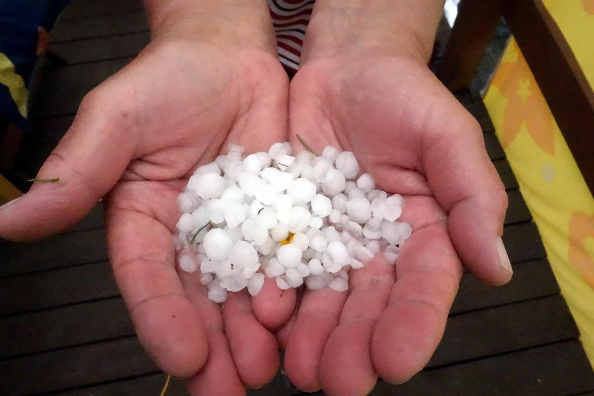 Instytut Meteorologii i Gospodarki Wodnej ostrzega przed burzami z gradem. Wydano alerty dla 9 regionów. 