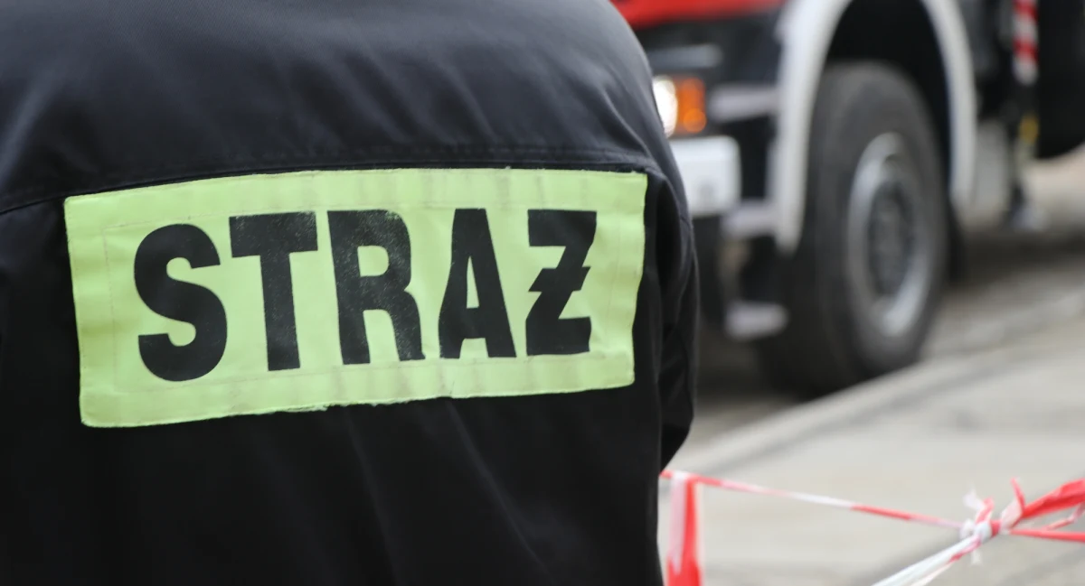 Karambol na dolnośląskim odcinku autostrady A4. Między węzłami Złotoryja i Legnica Wschód zderzyło się siedem aut osobowych i ciężarówka. Jedna osoba została ranna. Trasa jest całkowicie zablokowana. 